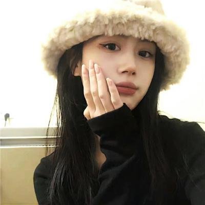 云雾笼罩的山峰